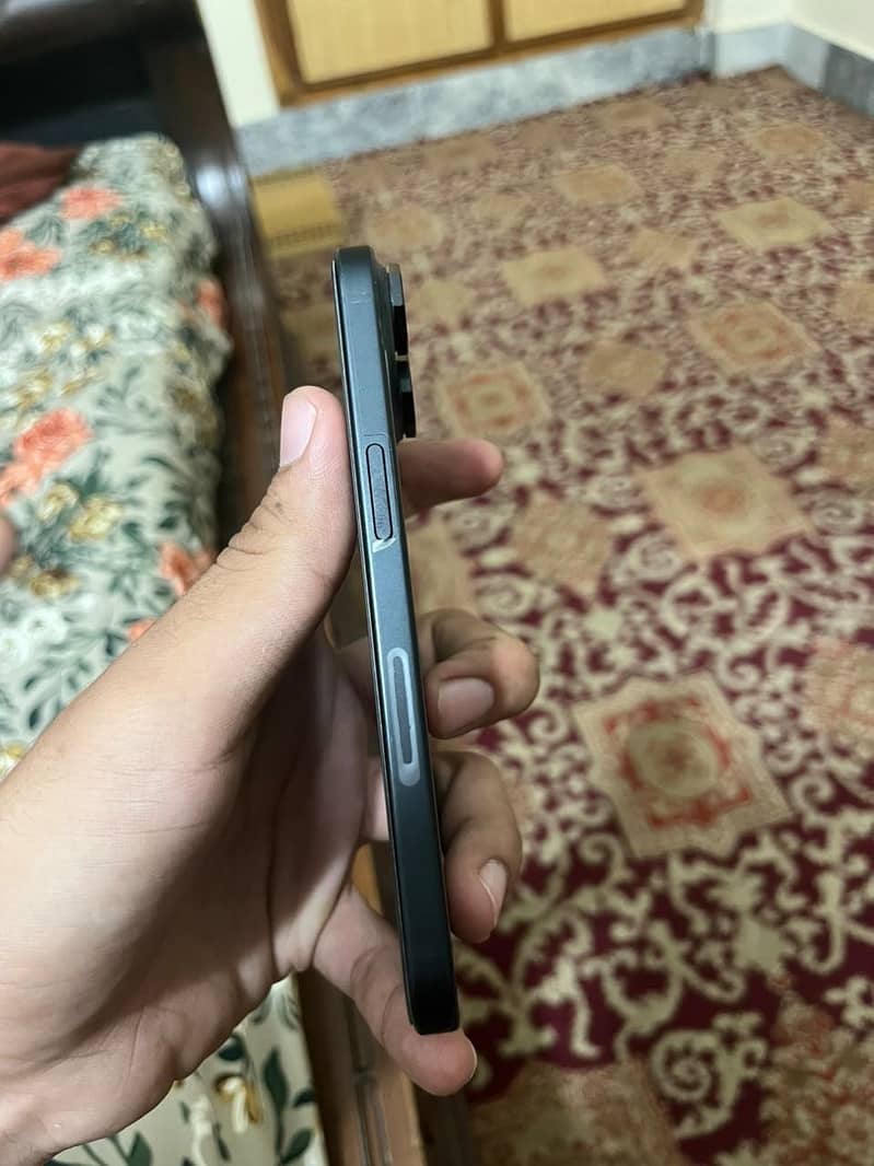 Apple iPhone 15 4
