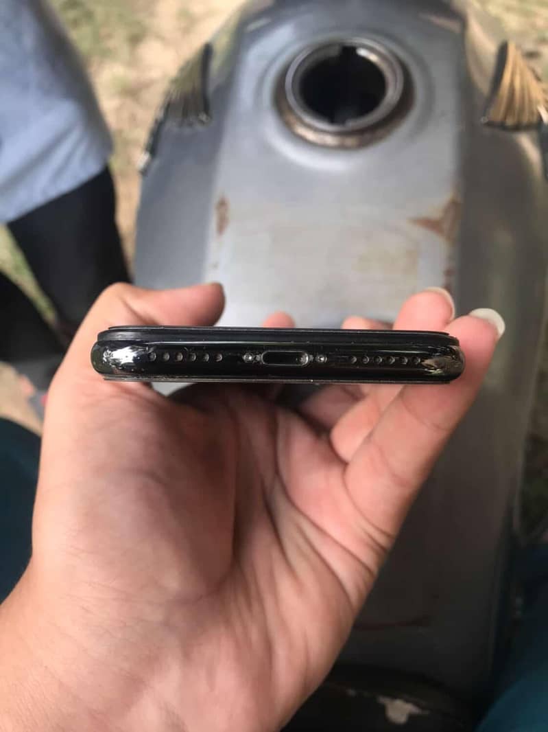 Apple iPhone X 6