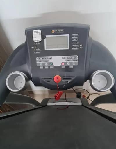 TREADMILL GOLDSTAR GOOD CONDITION SUPPORTS 100 KGS