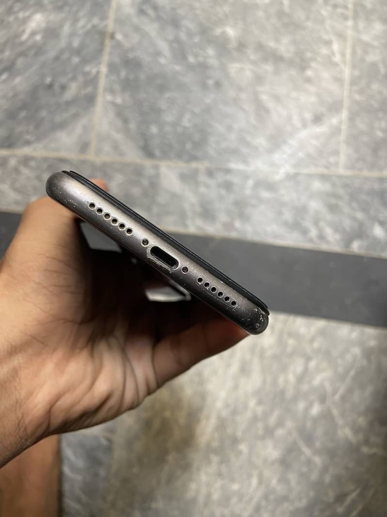 Apple iPhone 11 3