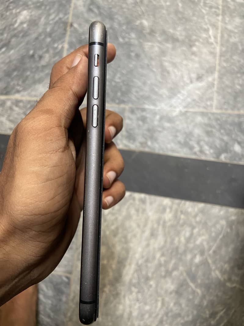Apple iPhone 11 4