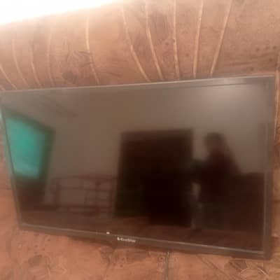 ecostar 32 inches LCD with box