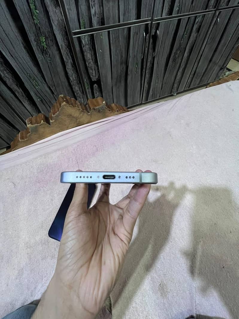 Apple iPhone 15 2