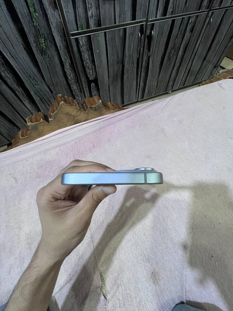 Apple iPhone 15 3