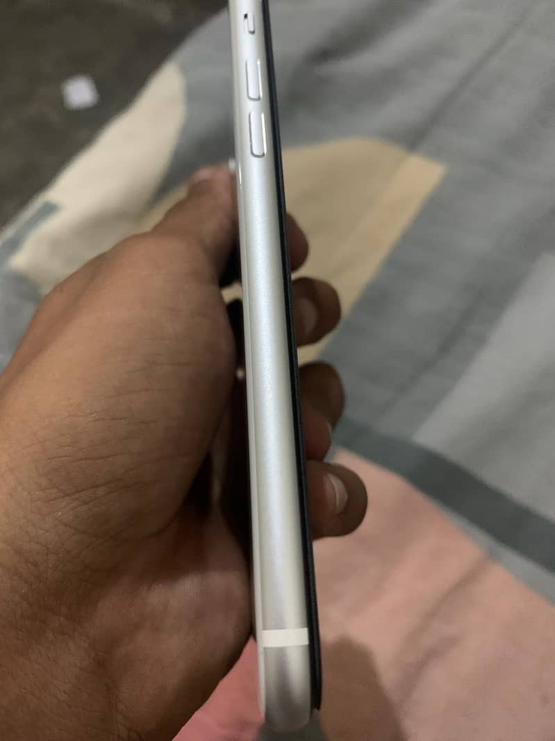 Apple iPhone SE2020 0