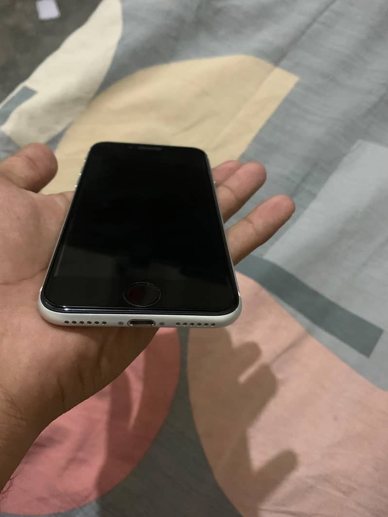 Apple iPhone SE2020 1
