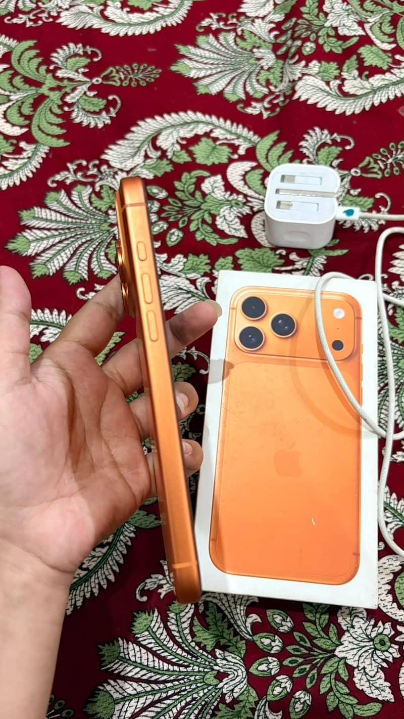 Apple iPhone 17 Pro Max 4