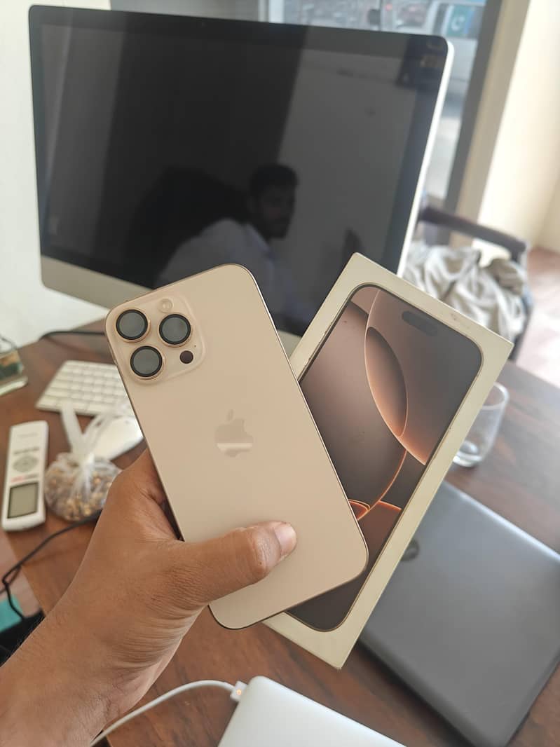 Apple iPhone 16 Pro Max 0