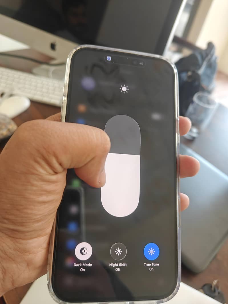 Apple iPhone 16 Pro Max 9