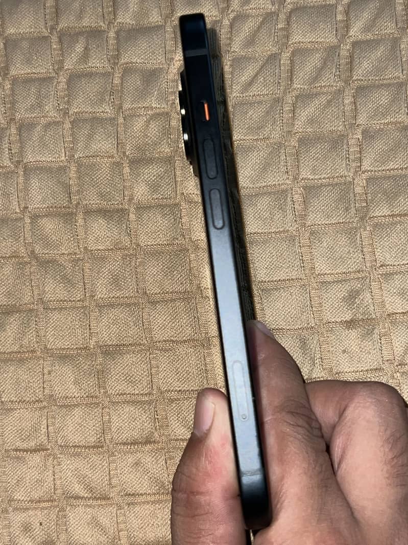 Apple iPhone 15 4