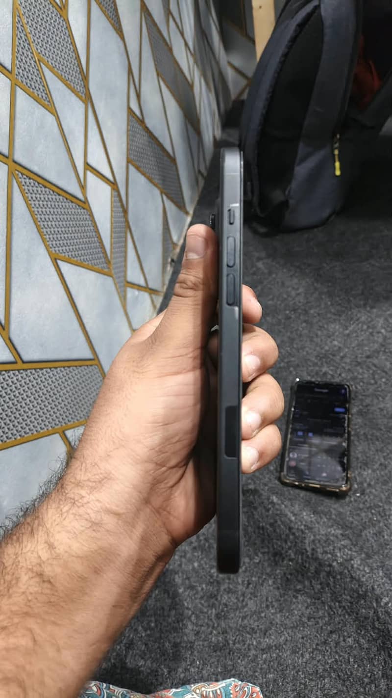 Apple iPhone 15 plus 4