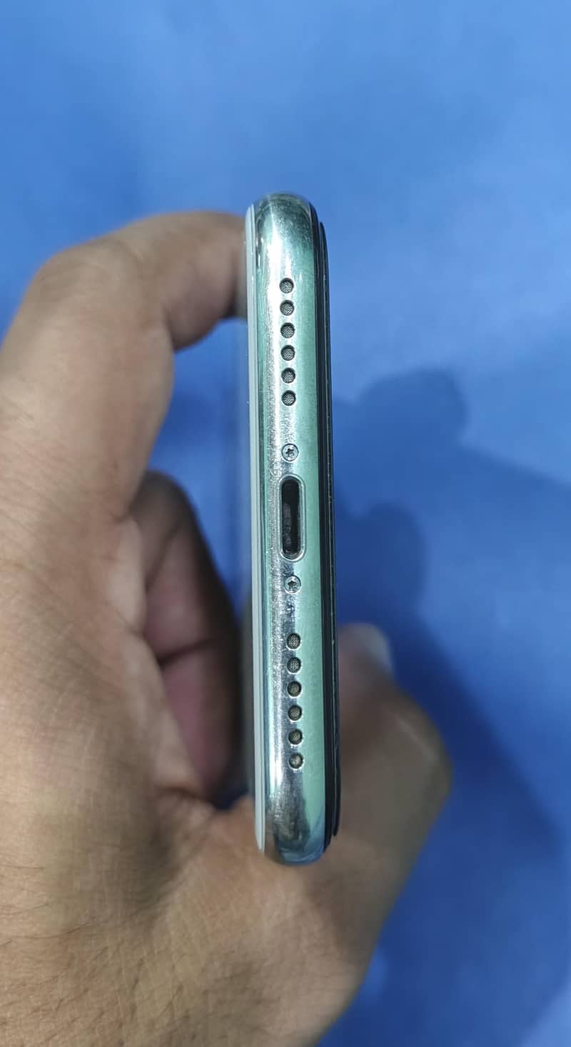Apple iPhone X 3