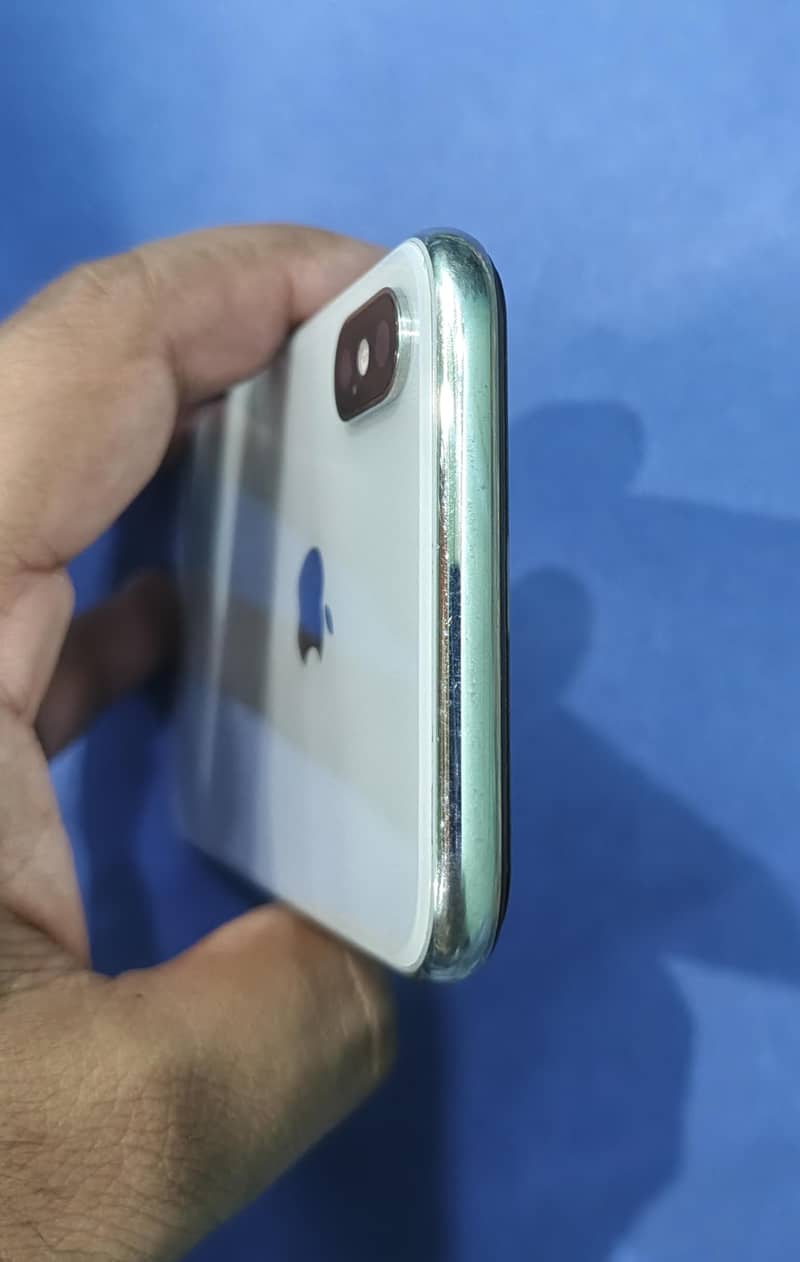 Apple iPhone X 4