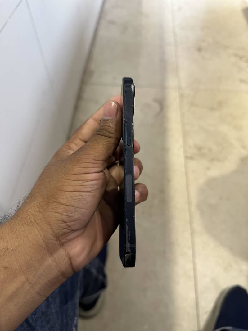 Apple iPhone 13 5