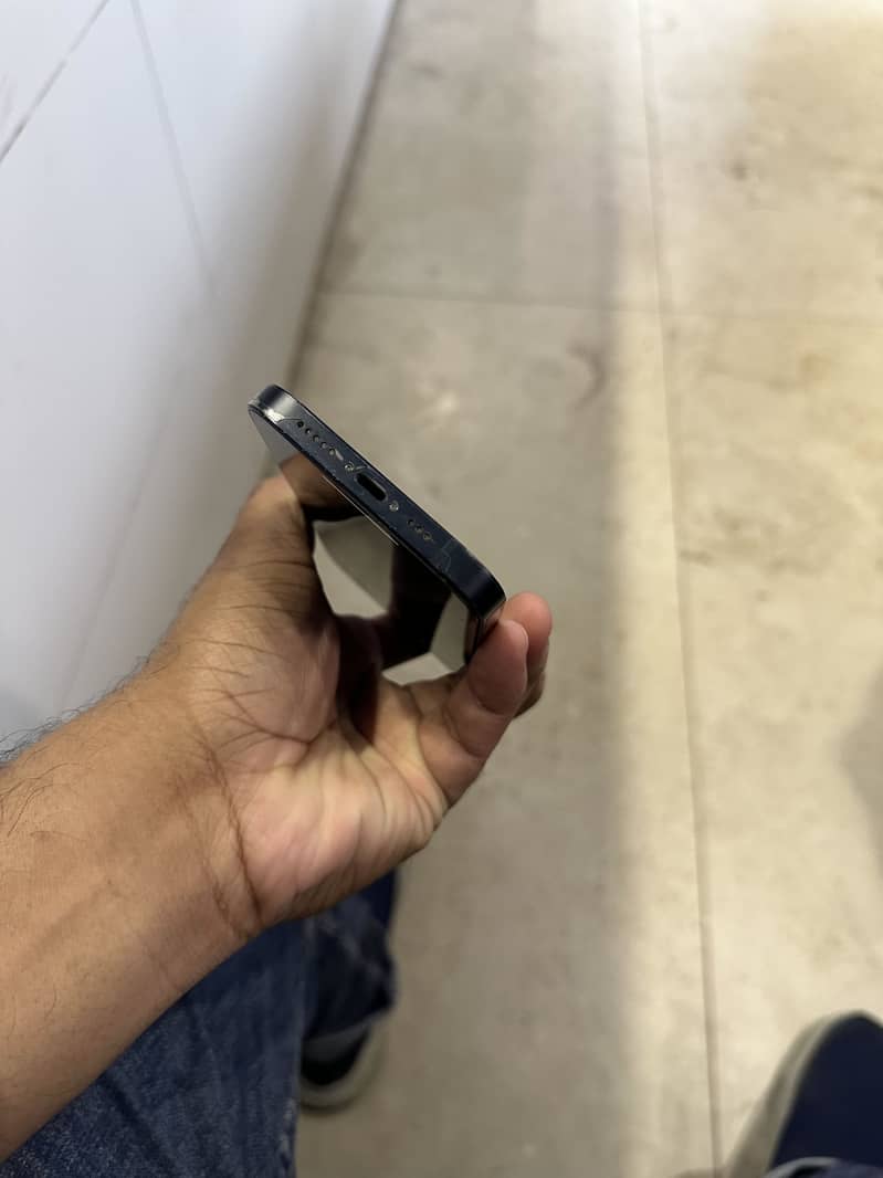 Apple iPhone 13 6