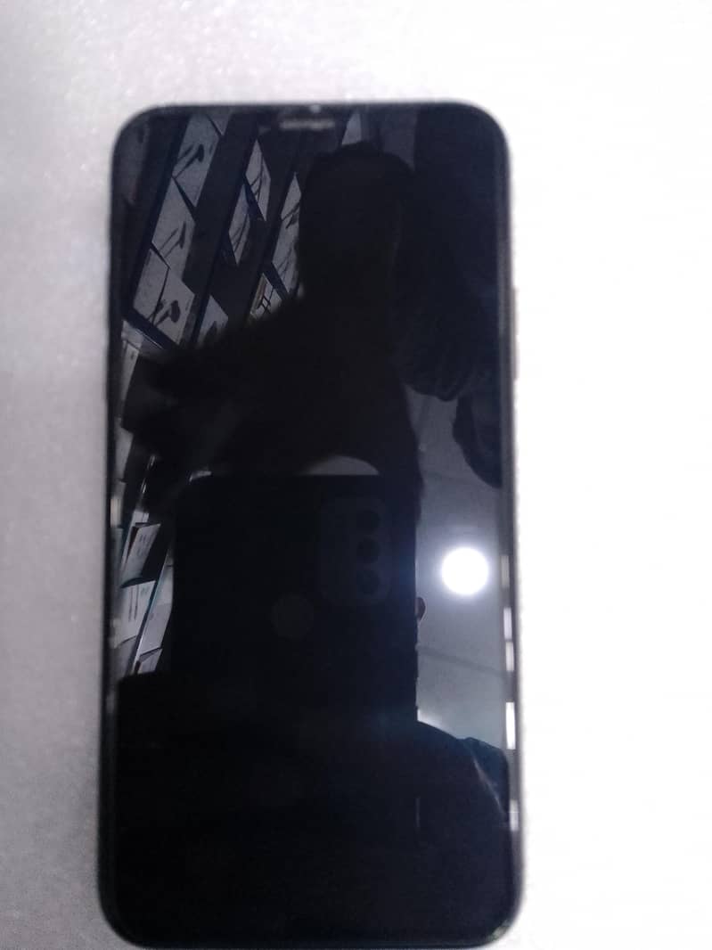 Apple iPhone Xs 1