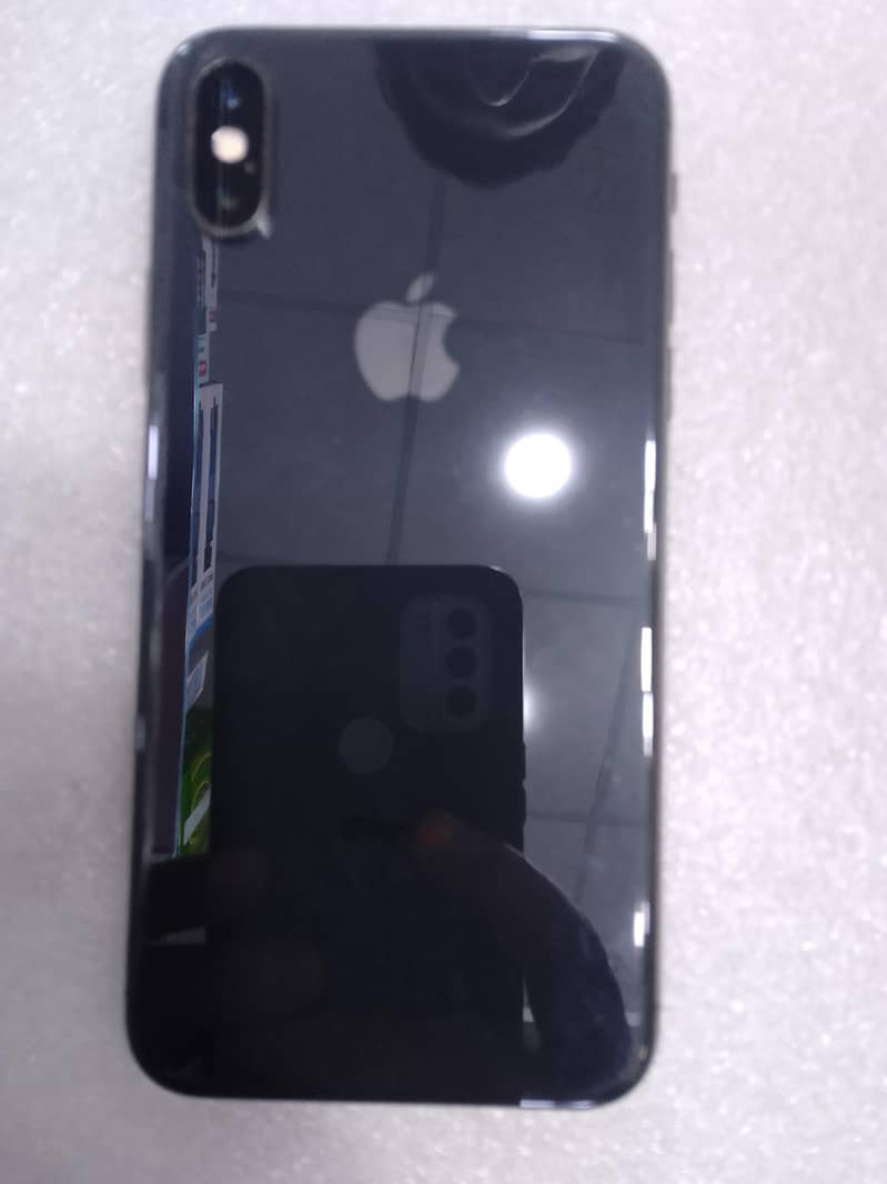Apple iPhone Xs 2