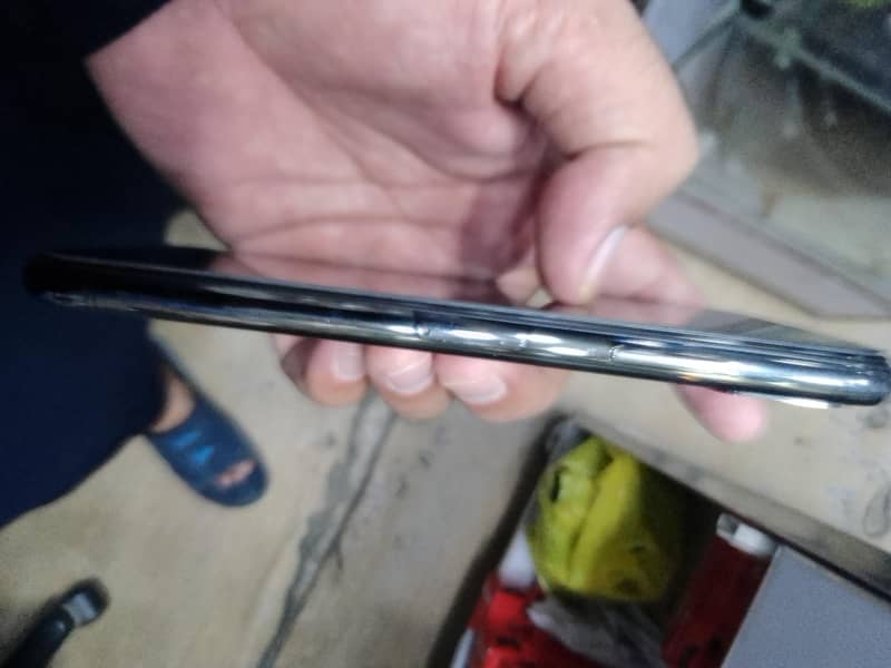 Apple iPhone Xs 3