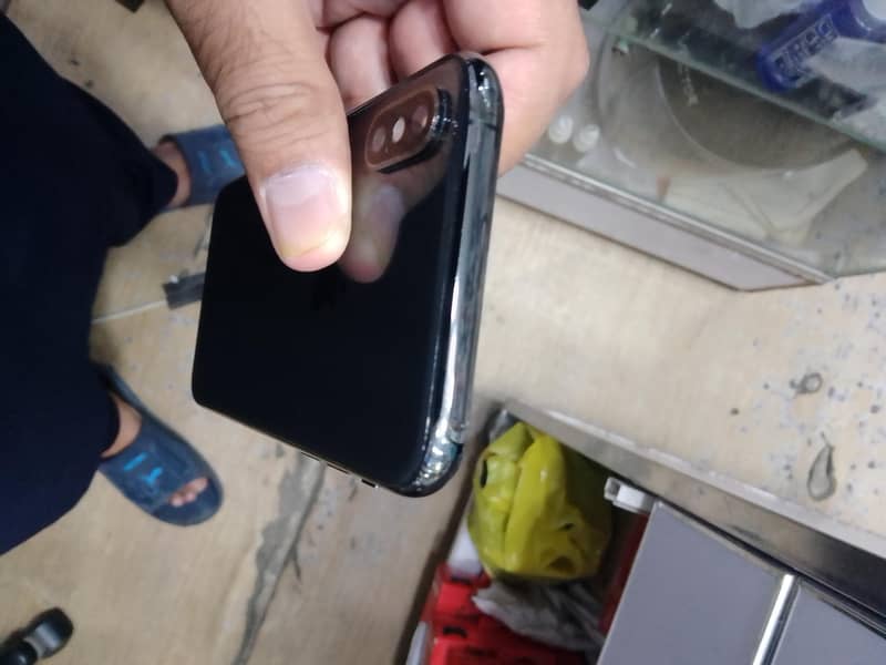 Apple iPhone Xs 4