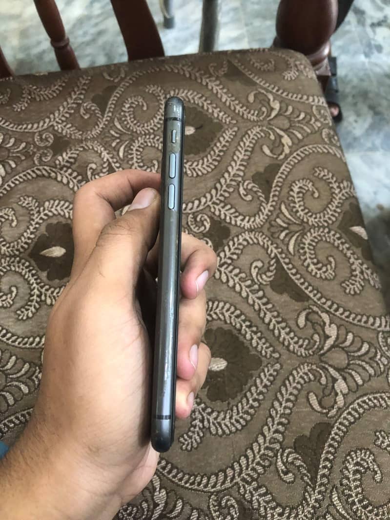 Apple iPhone 11 5