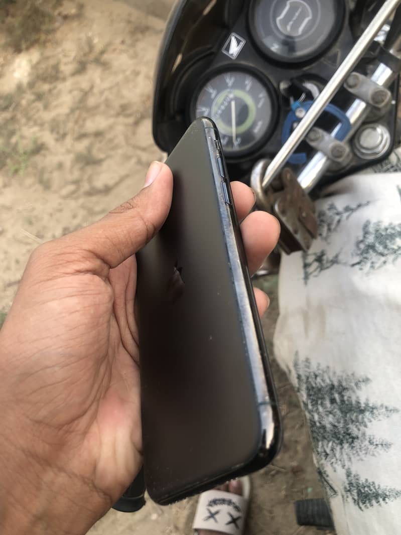 Apple iPhone 11 Pro 0