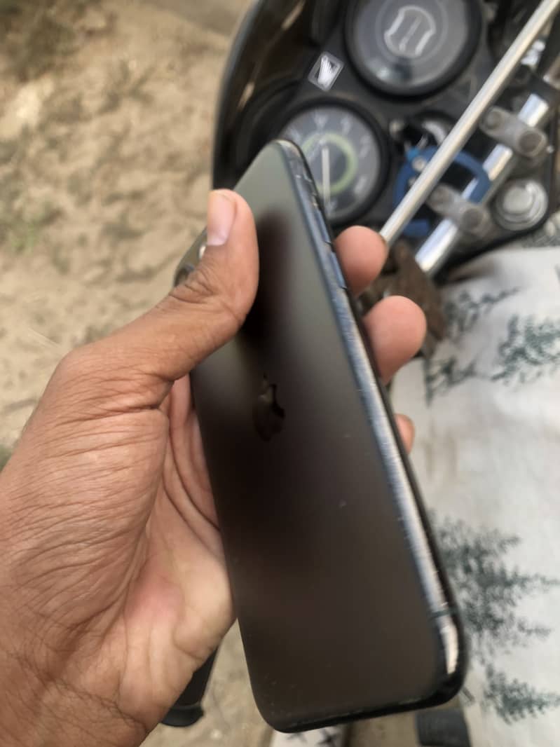 Apple iPhone 11 Pro 1