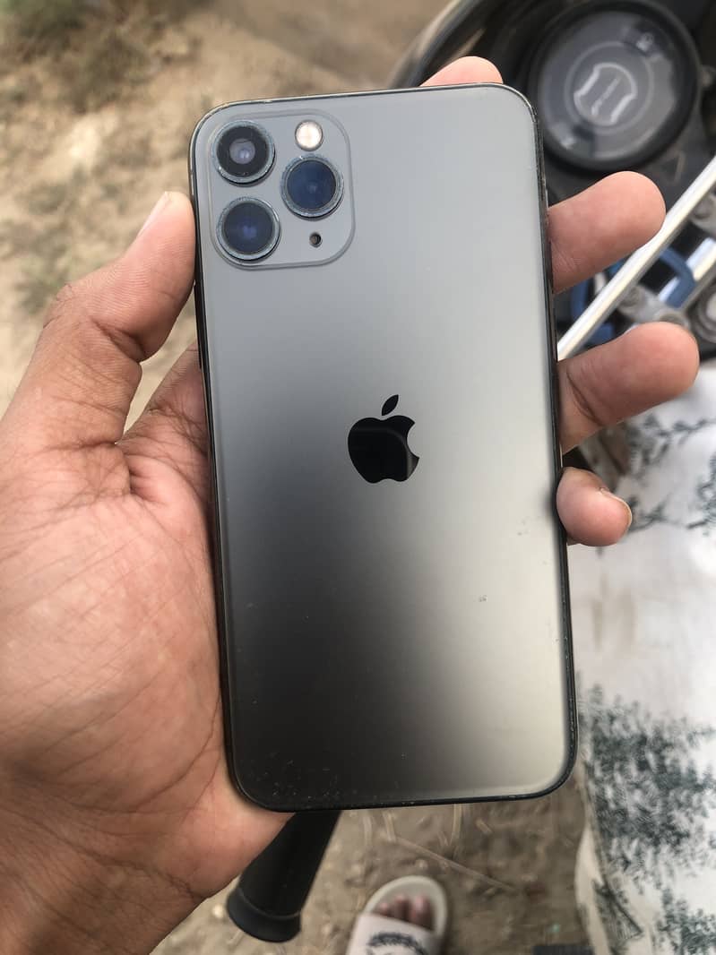 Apple iPhone 11 Pro 4