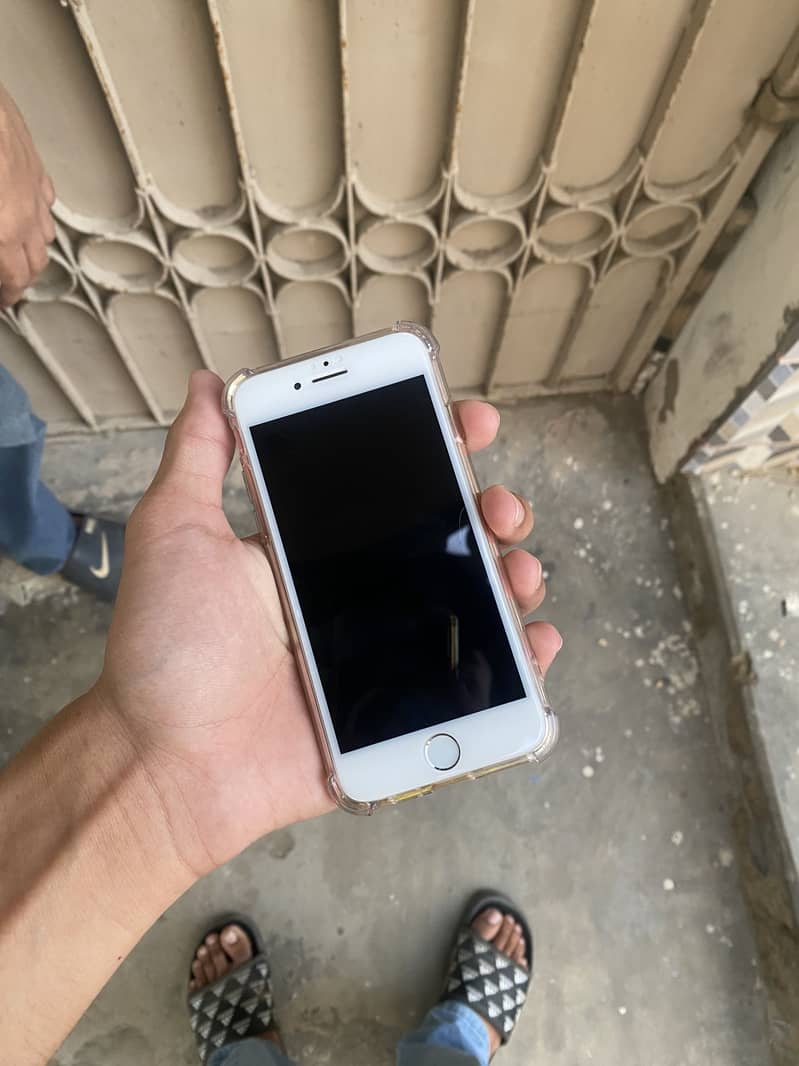 Apple iPhone 8 3