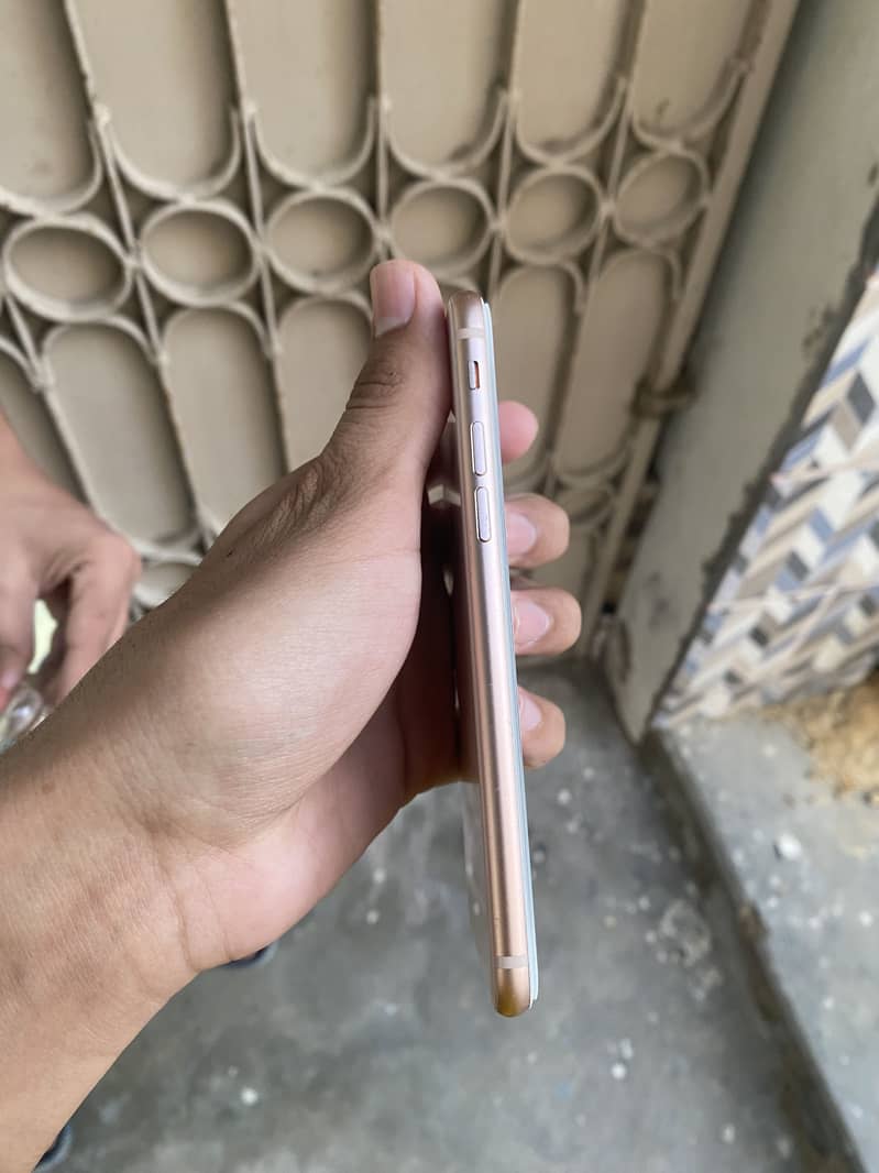Apple iPhone 8 5