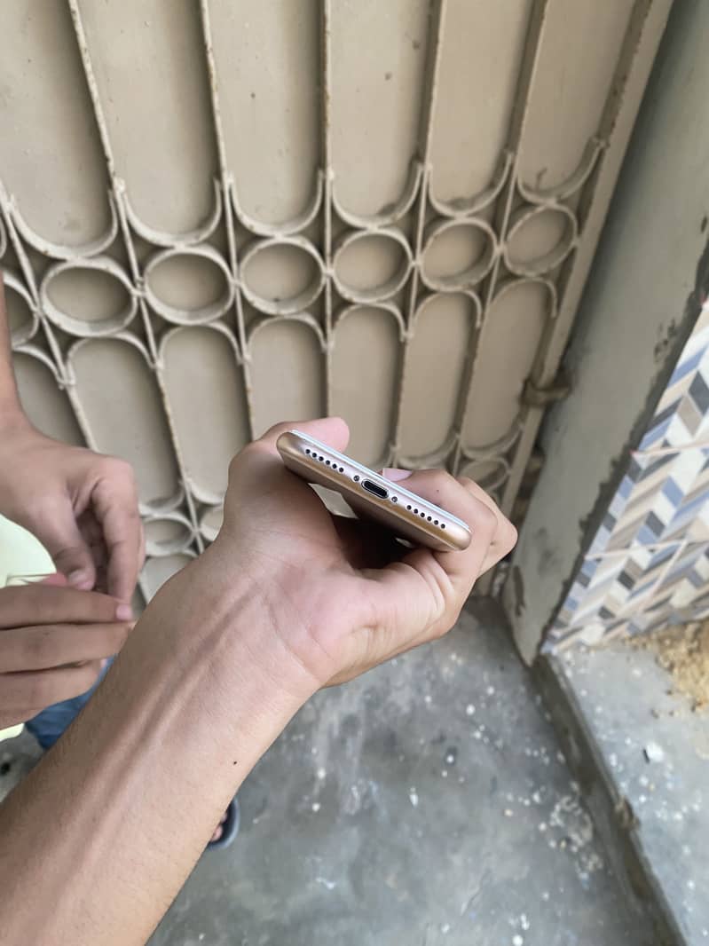 Apple iPhone 8 7