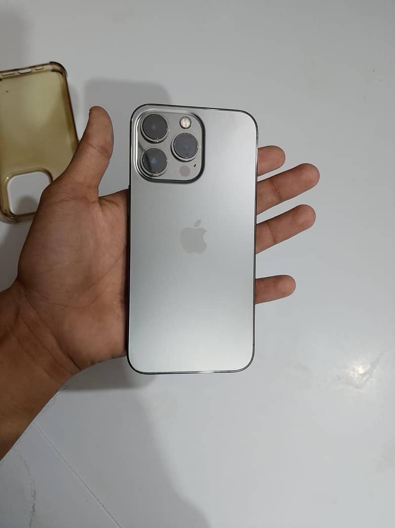 Apple iPhone 13 Pro 0