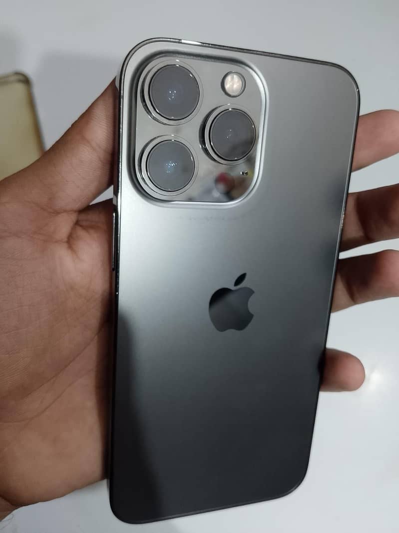 Apple iPhone 13 Pro 1