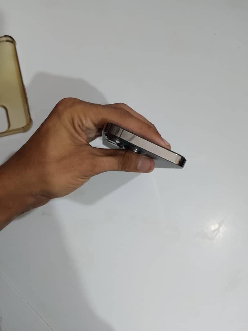 Apple iPhone 13 Pro 2
