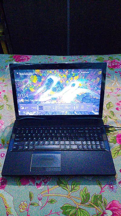 Laptop Lenovo 8GB RAM 128GB ROM SSD CARD