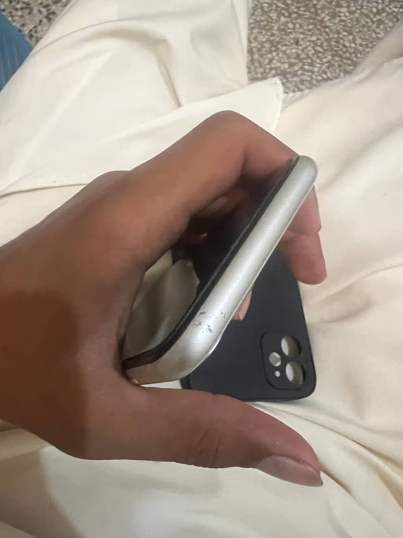 Apple iPhone 11 3