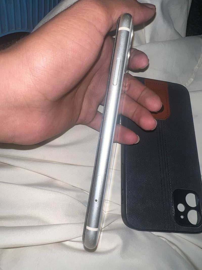 Apple iPhone 11 4