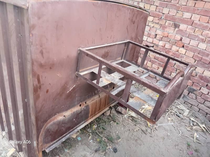 ایک عدد کیبن ہڈ کیبن 3