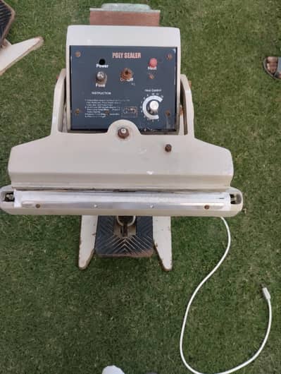 Poly seal machine
