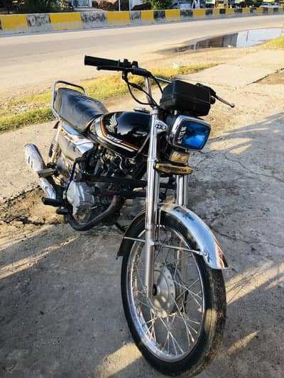 URGENT SALE SPECIAL EDITION 125 BLACK