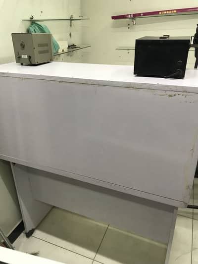 Mobile phone repairing counter