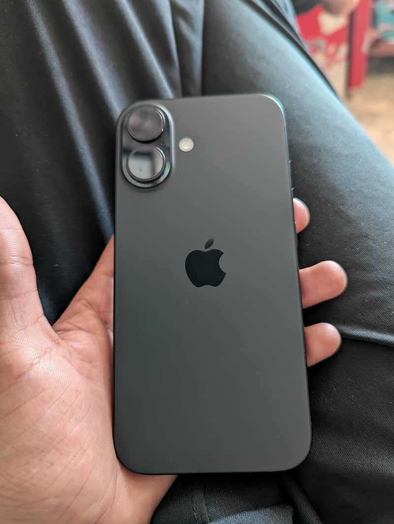 Apple iPhone 16 0