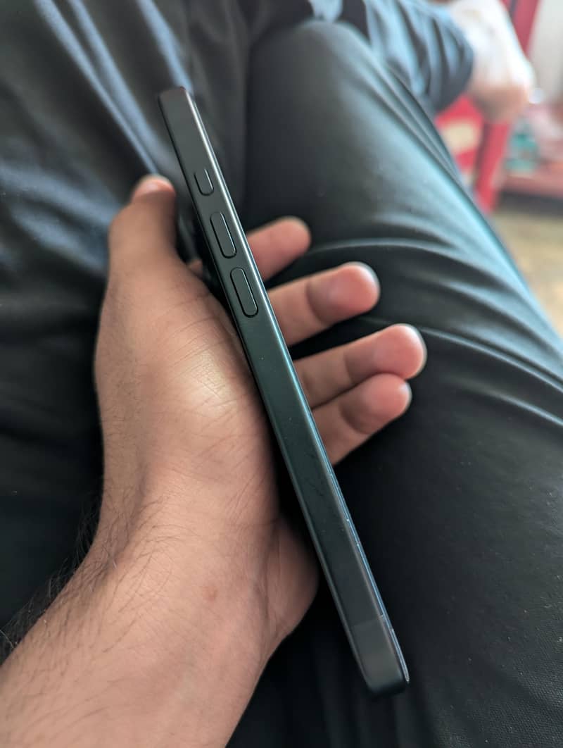 Apple iPhone 16 1