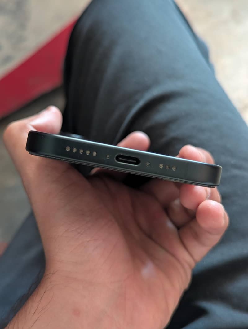 Apple iPhone 16 3