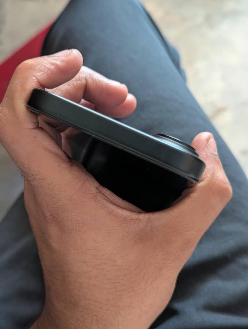 Apple iPhone 16 4