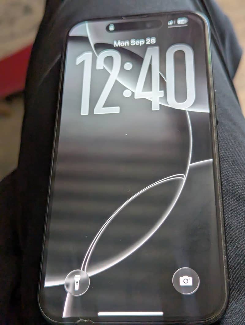 Apple iPhone 16 5