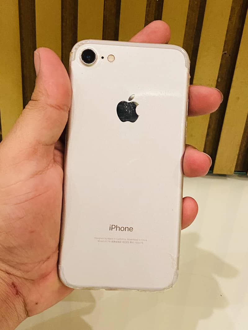 Apple iPhone 7 1