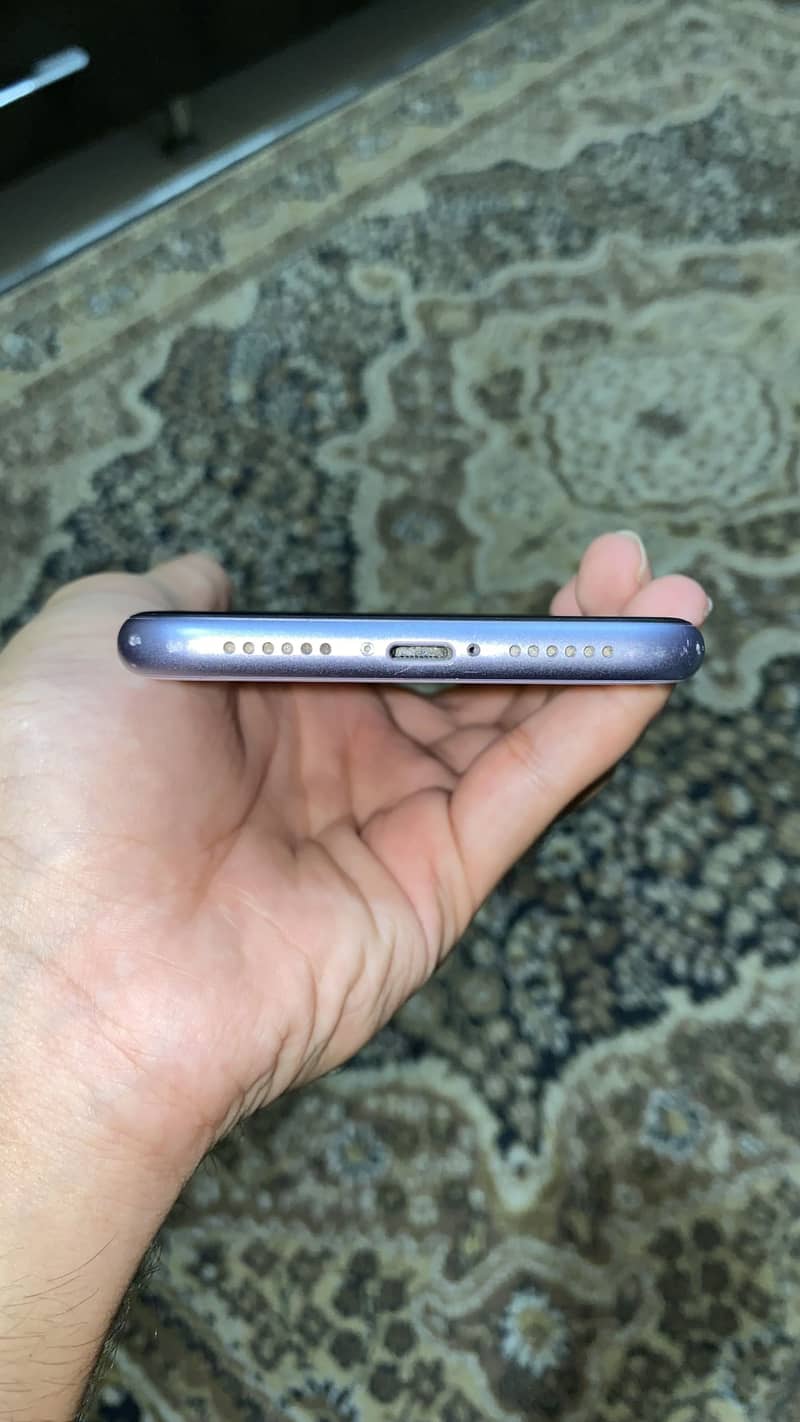 Apple iPhone 11 3