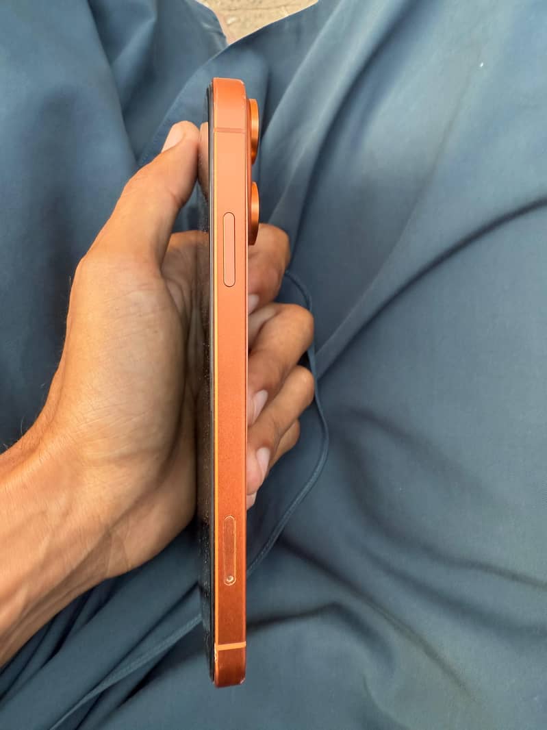 Apple iPhone 11 4