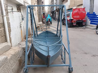 مضبوط لوہے کا جھولا / بوٹ اسٹائل جھولا — بہترین کنڈیشن، فوری فروخت