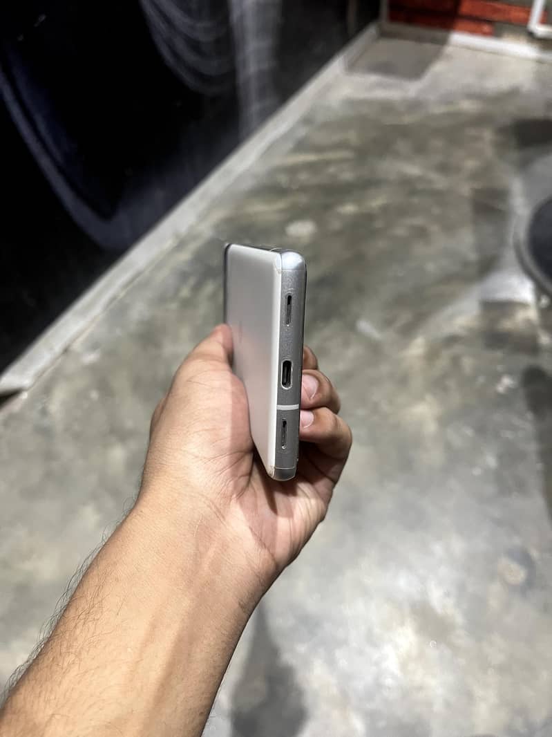 Google Pixel 7a 4